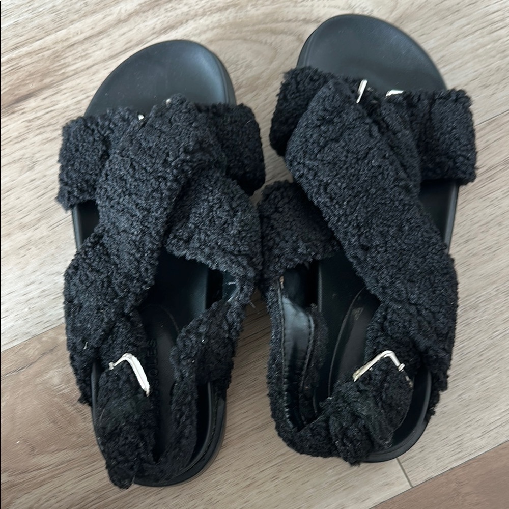 AEROSOLES Black Platform Sandals with Plush Cross-Straps Never Worn!